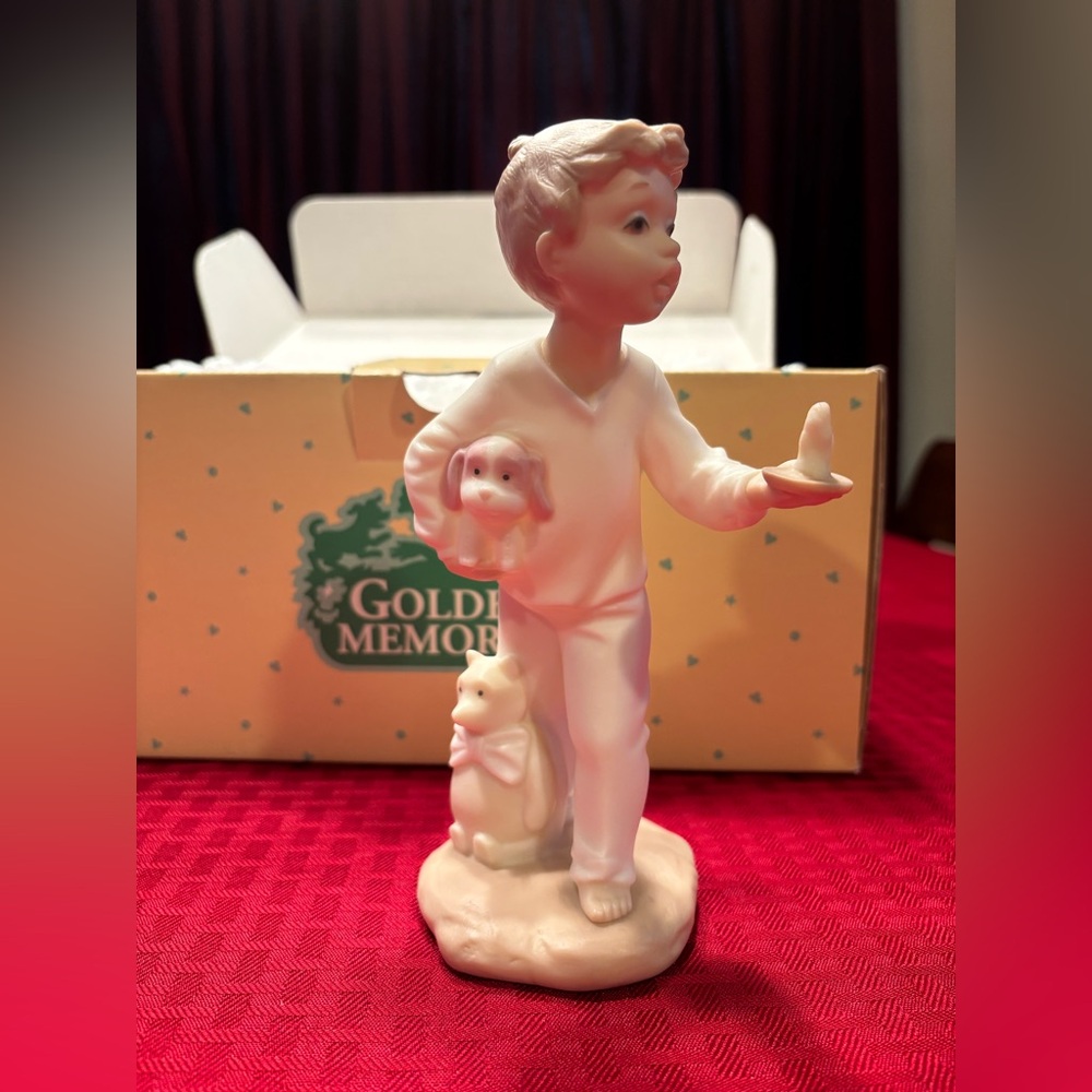 Light the Way, Golden Memories figurine by Lladro